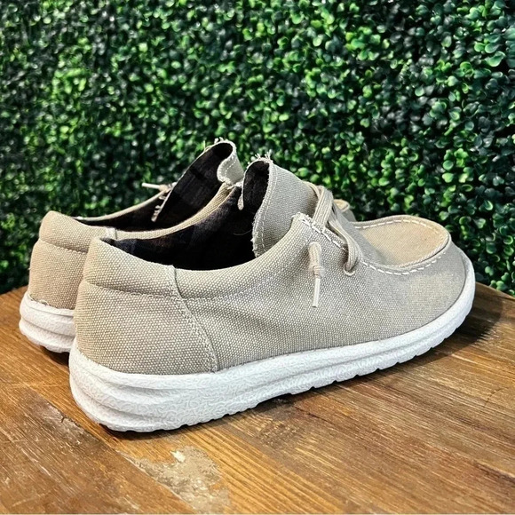 Mr. J Men’s Shoes - Size 9 - Picture 2 of 6